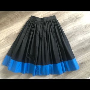 Adorable "Alice + Olivia" Black and Blue 100% cotton color block skirt.